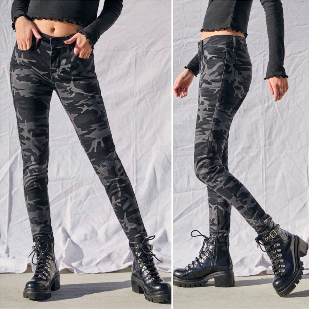 Levi's Black & Gray Camouflage 711 Skinny Jeans - Size 29